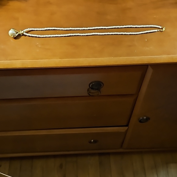 Faux Pearl Necklace - Picture 2 of 3